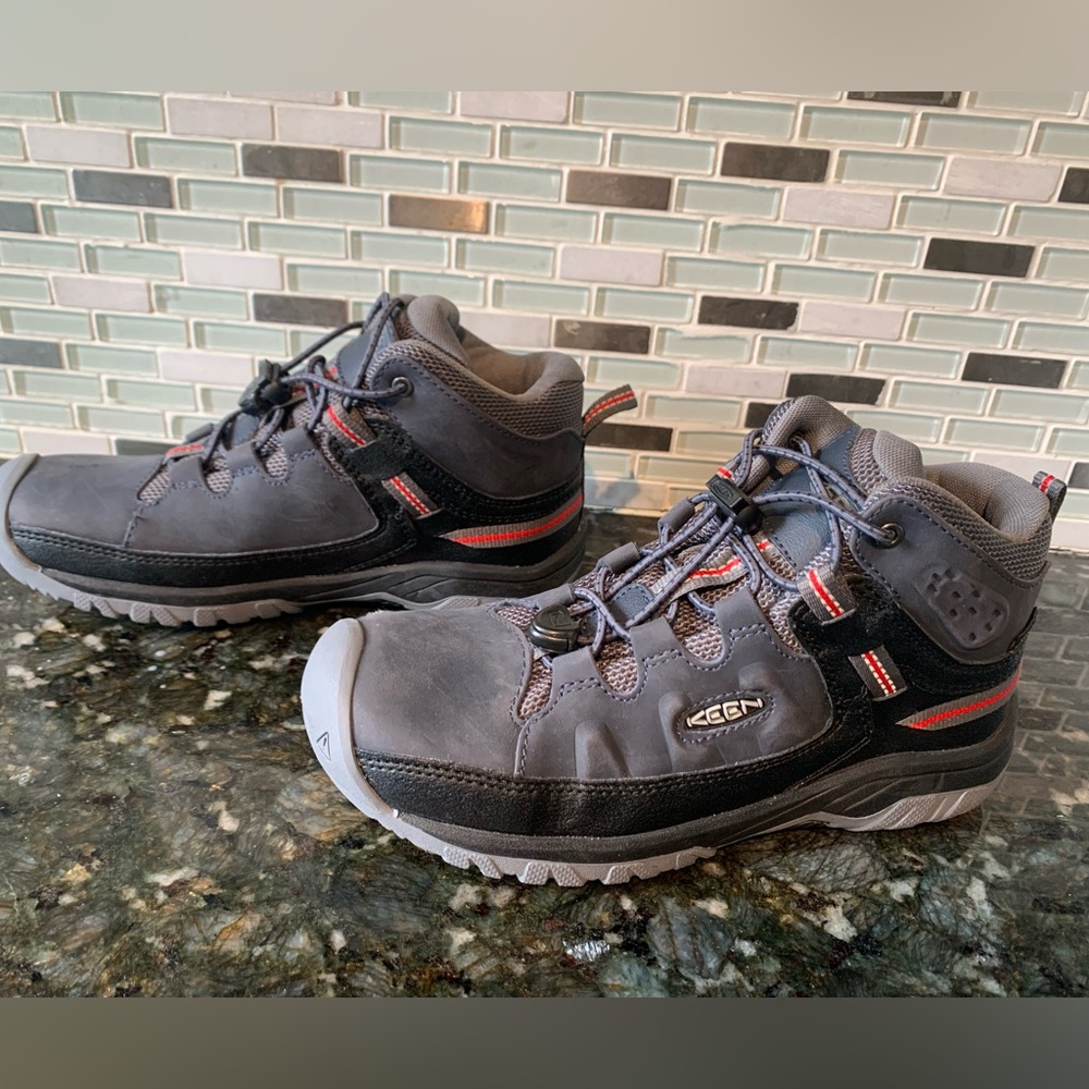 youth size 3 keen boots